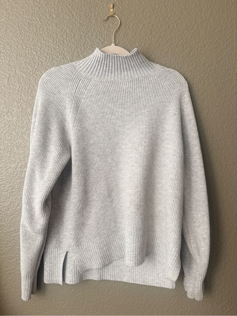 Cozy Ribbed Mock Neck Sweater — Light Gray